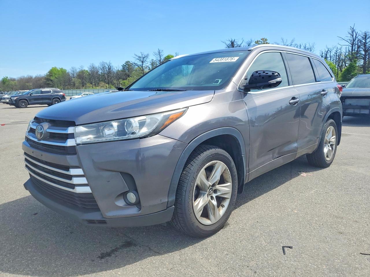 Salvage Toyota Highlander Image
