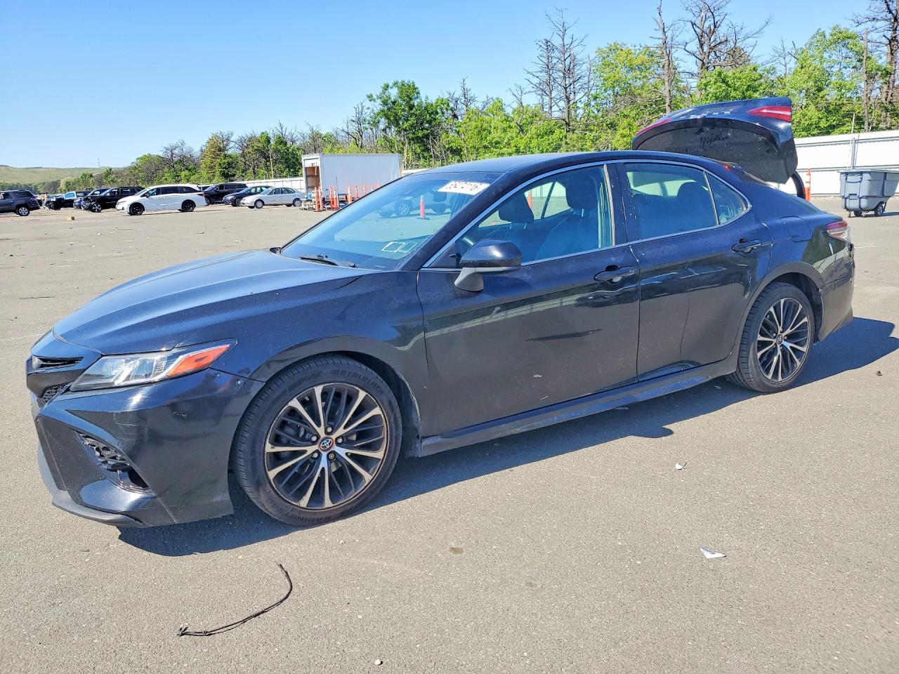 Salvage Toyota Camry Image