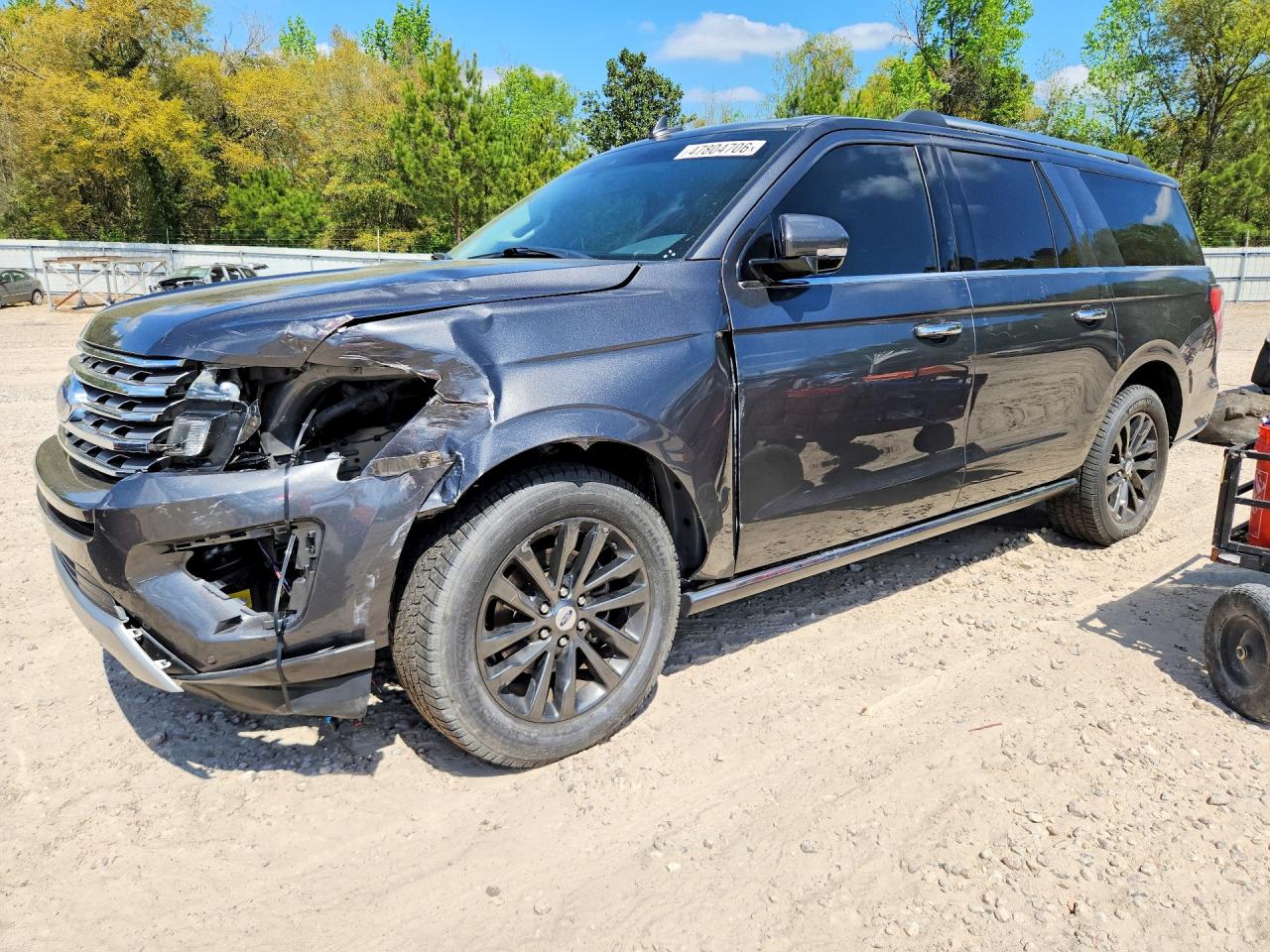 Salvage Ford Expedition Image