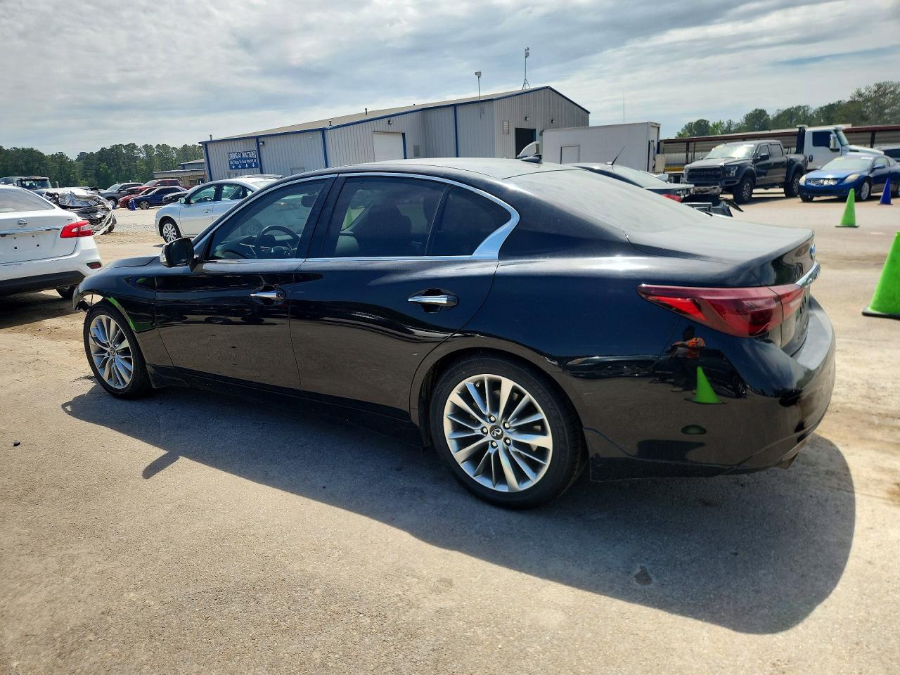 INFINITI Q50 Luxe