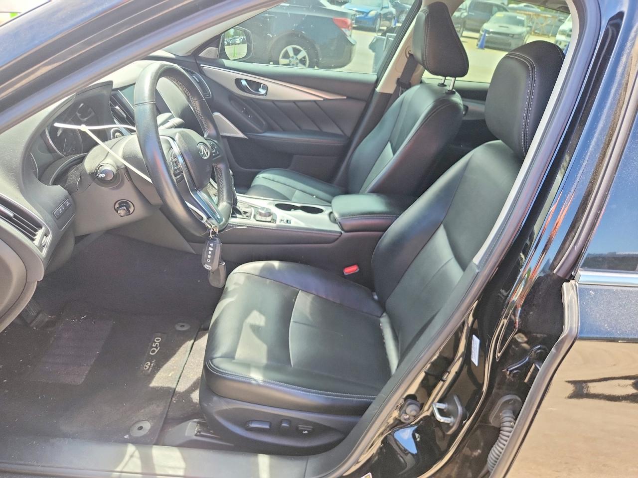 INFINITI Q50 Luxe