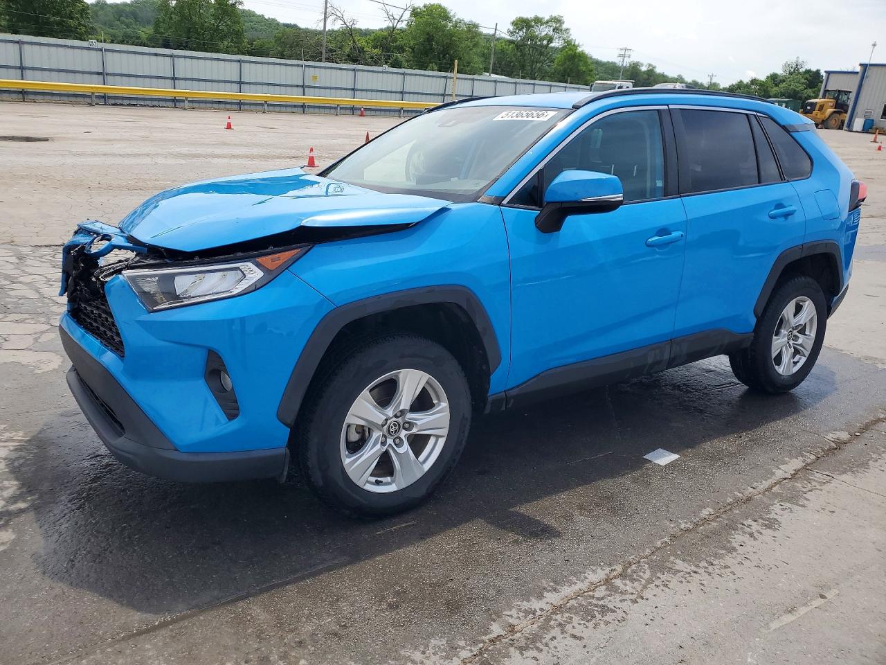 Salvage Toyota RAV4 Image