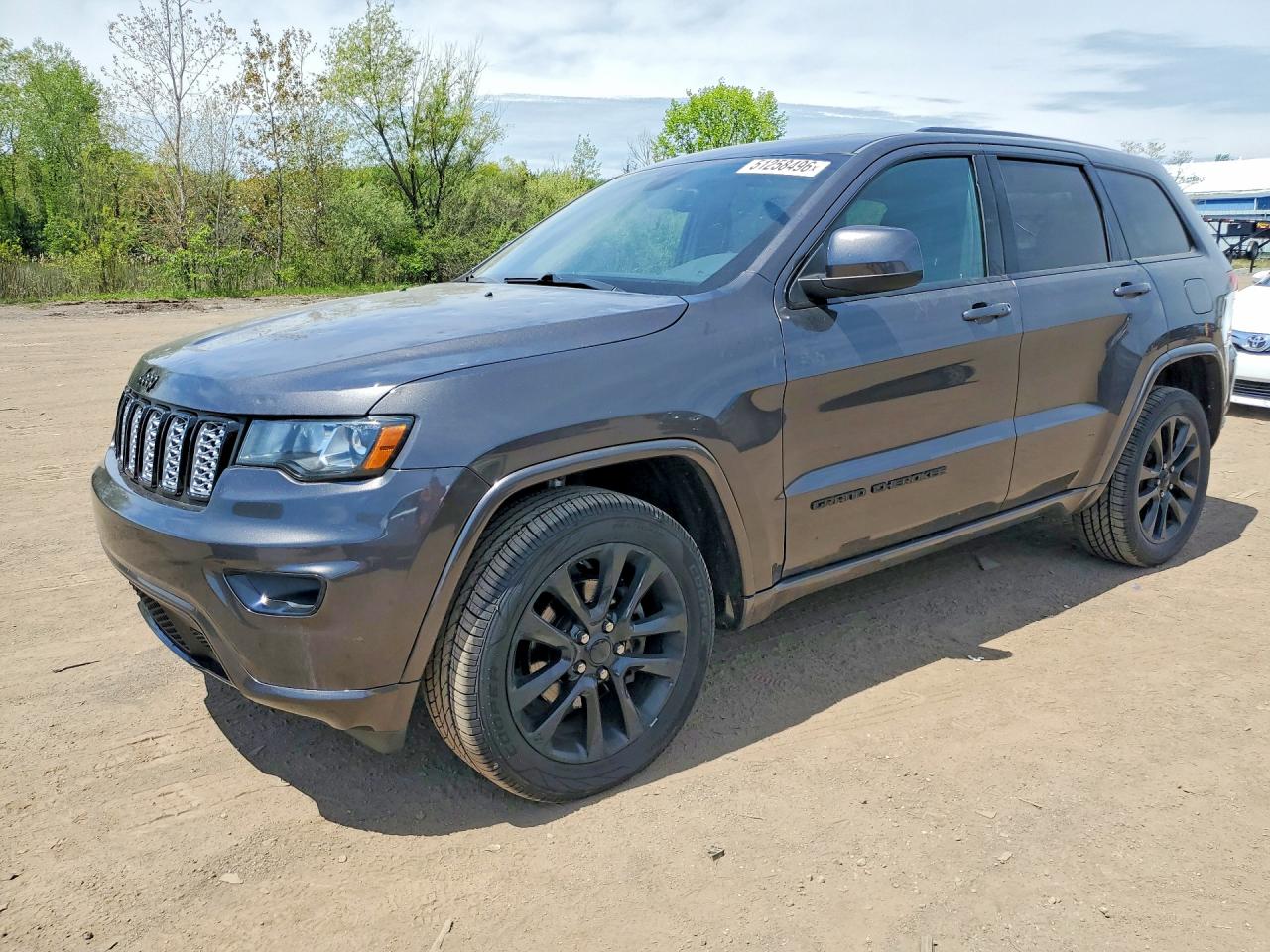 Salvage Jeep Cherokee Image