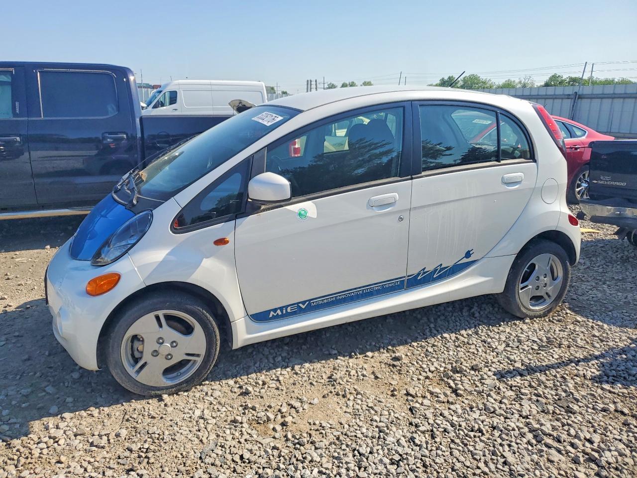 Salvage Mitsubishi i-MiEV Image