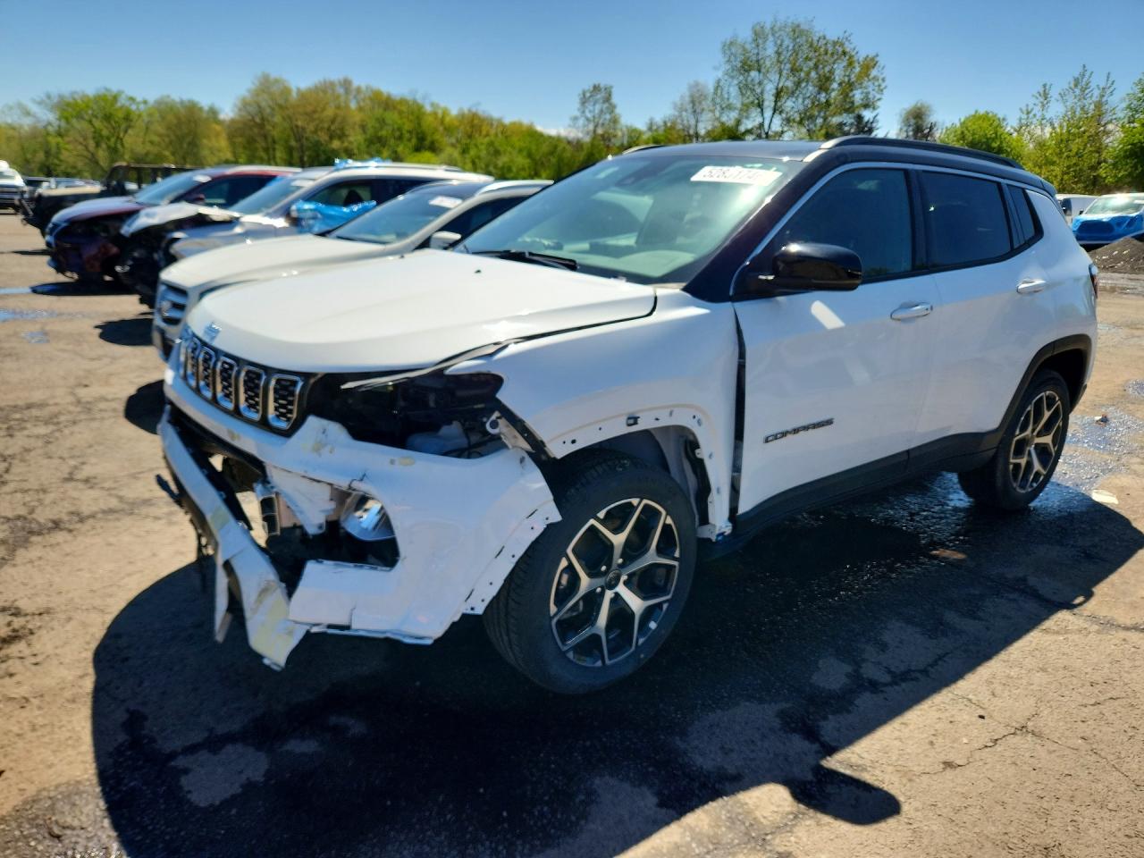 Salvage Jeep Compass Image