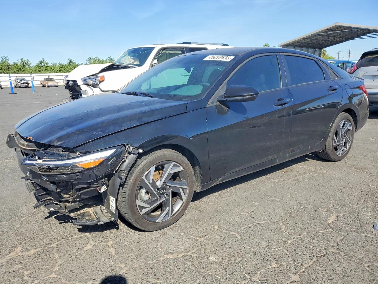 Salvage Hyundai ELANTRA Image