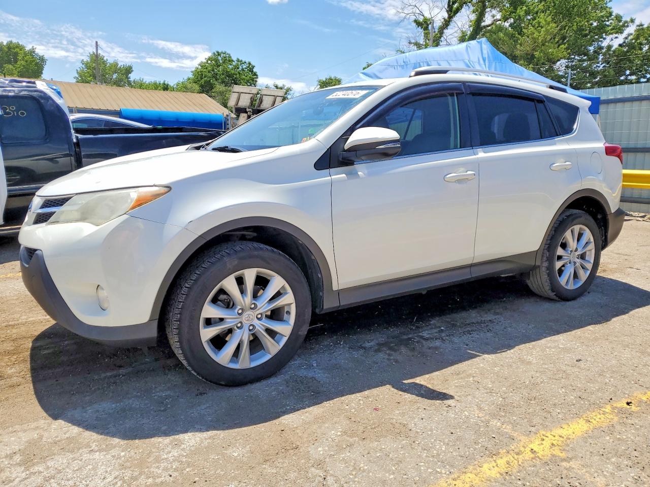 Salvage Toyota RAV4 Image