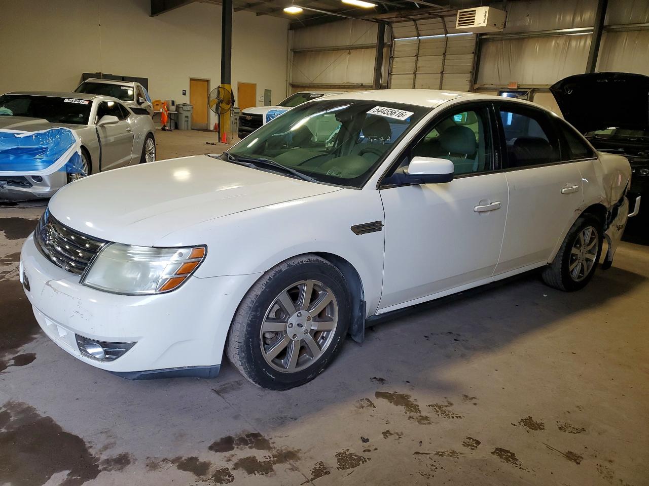 Salvage Ford Taurus Image