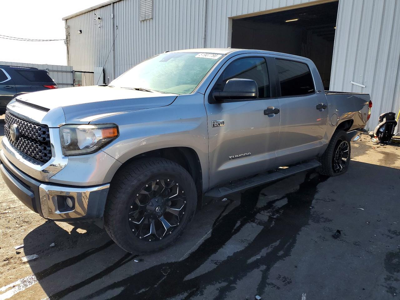Salvage Toyota Tundra Image
