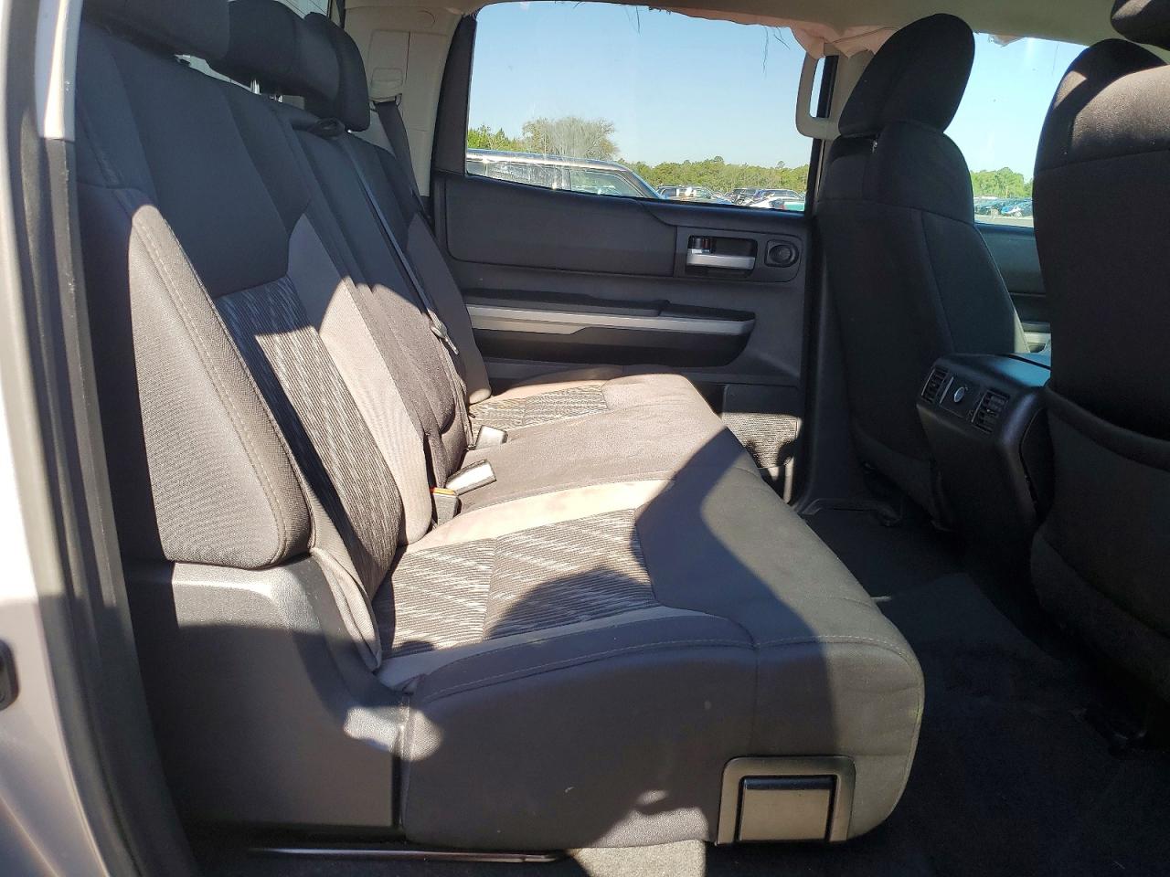 Toyota Tundra Crewmax Sr5