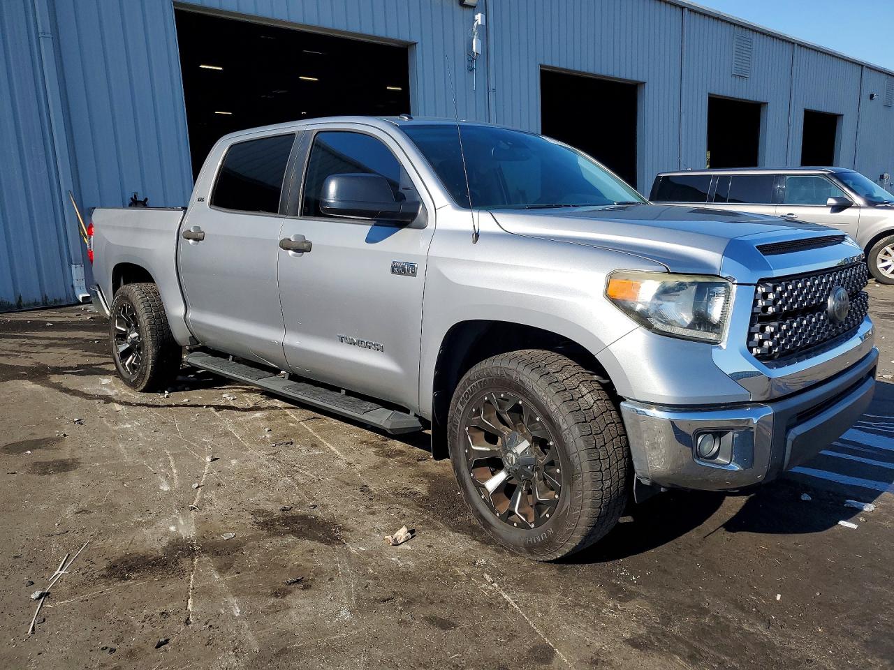 Toyota Tundra Crewmax Sr5