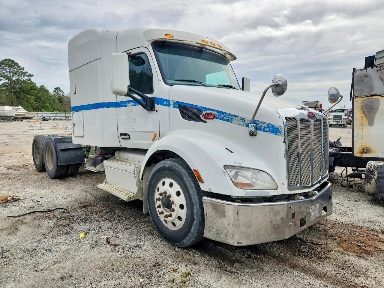 Salvage Peterbilt Tractor 579 Image