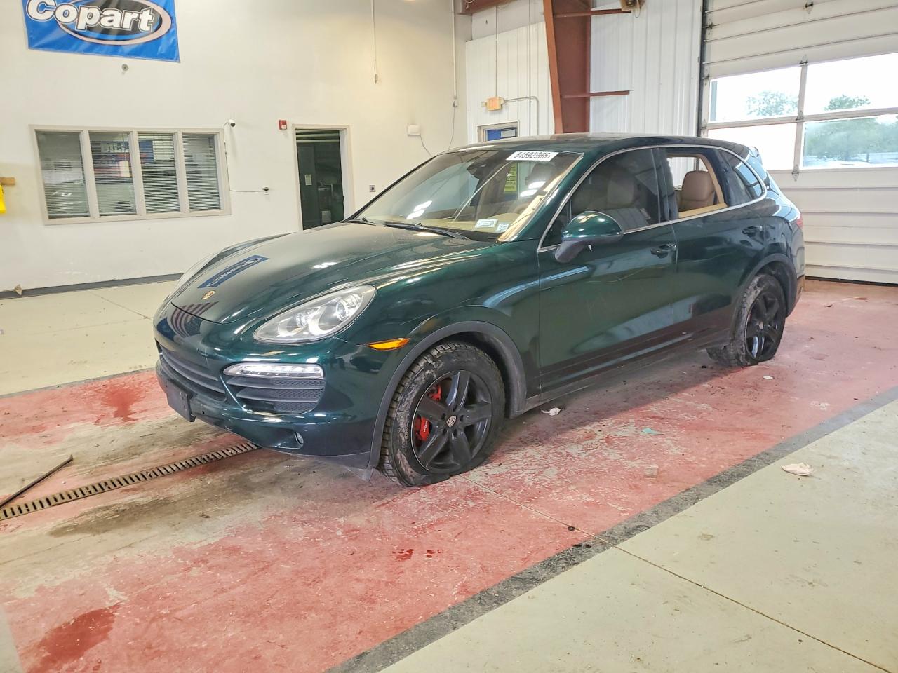 Salvage Porsche Cayenne Image