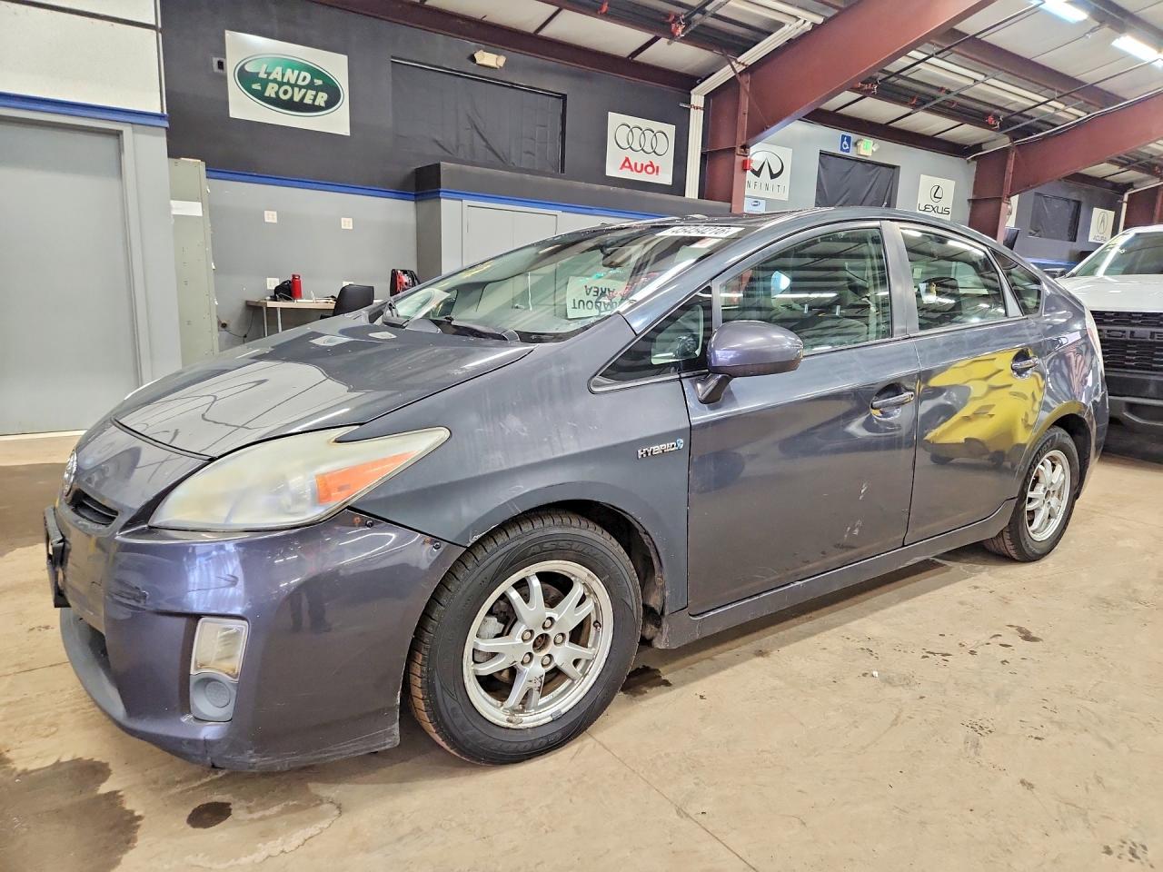 Salvage Toyota Prius Image