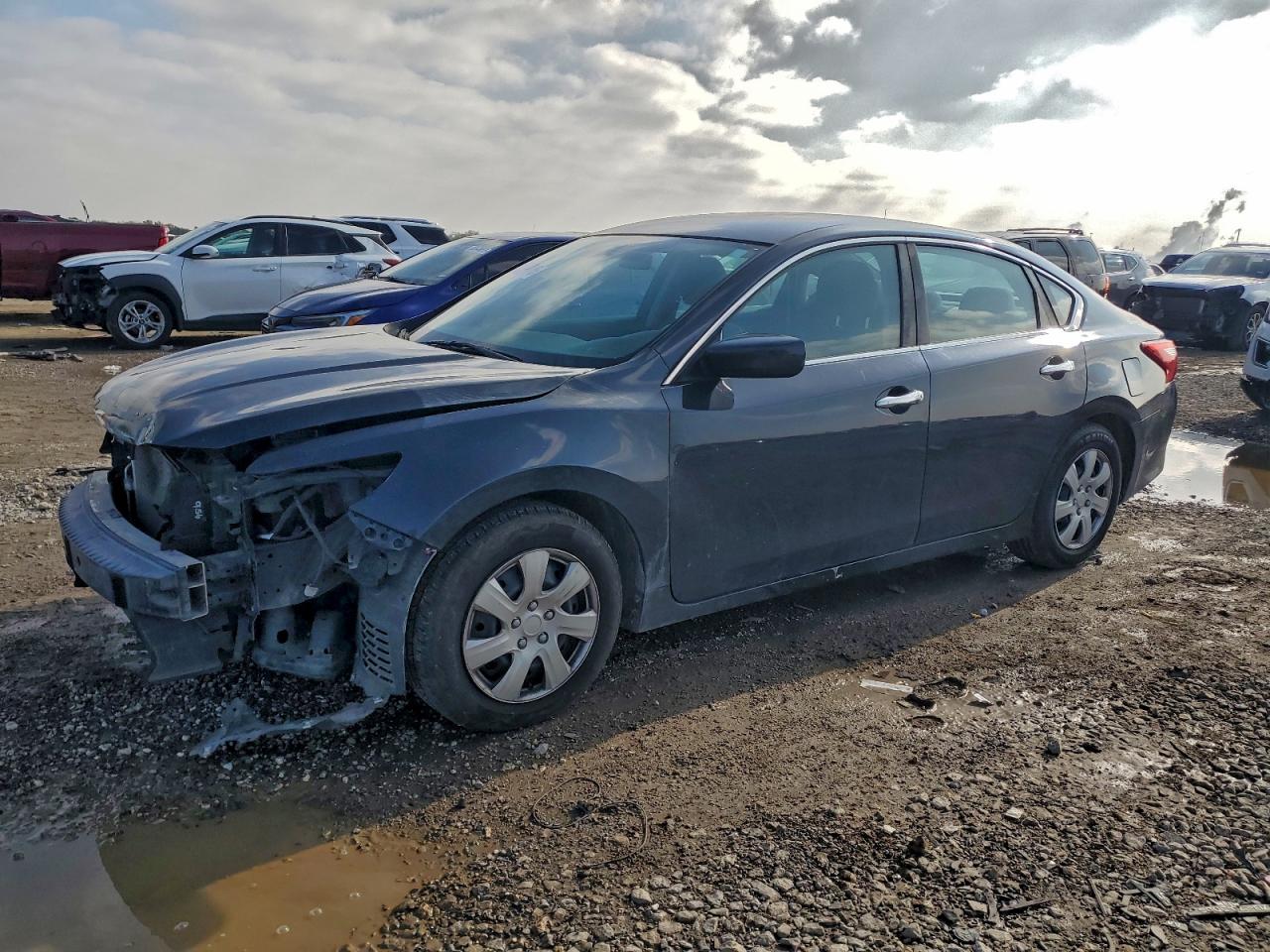 Salvage Nissan Altima Image