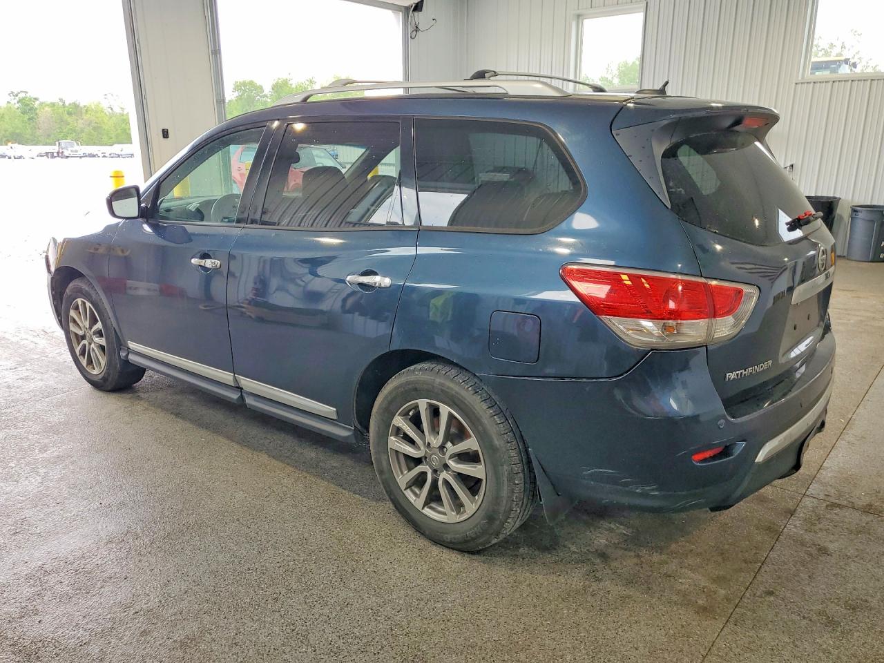 Nissan Pathfinder S