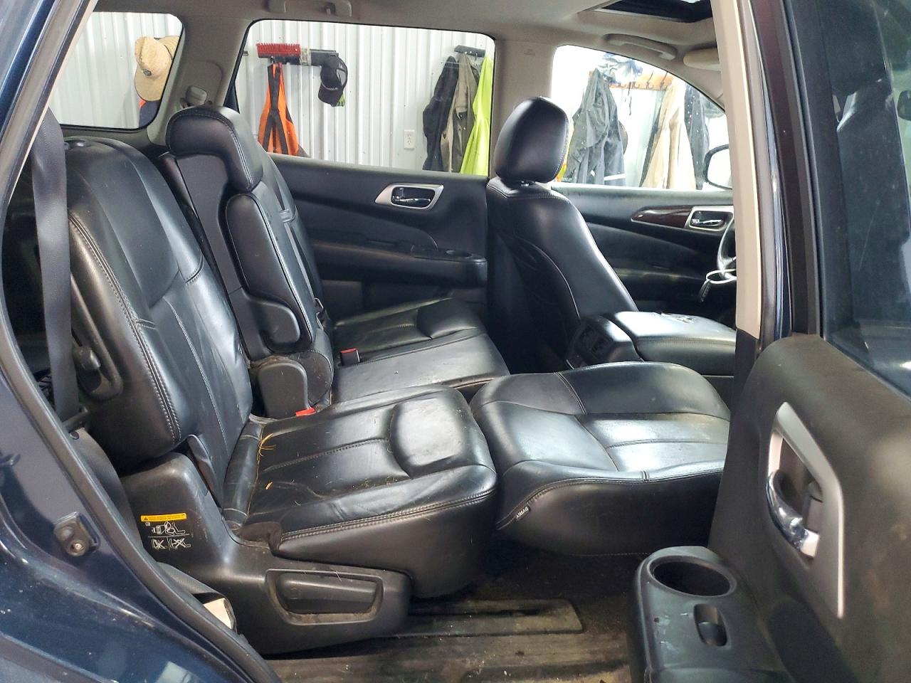 Nissan Pathfinder S