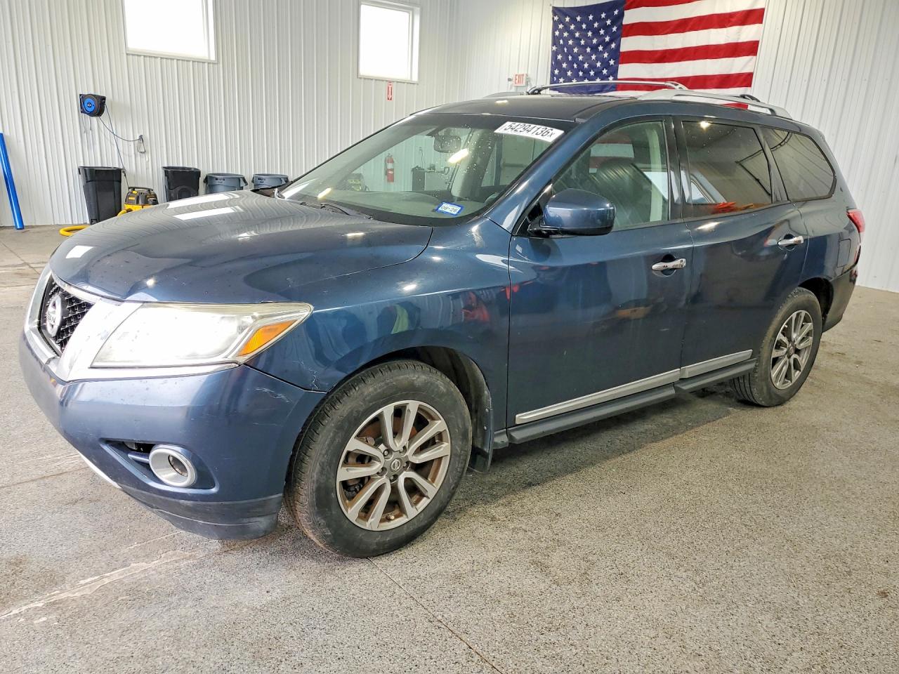 Salvage Nissan Pathfinder Image