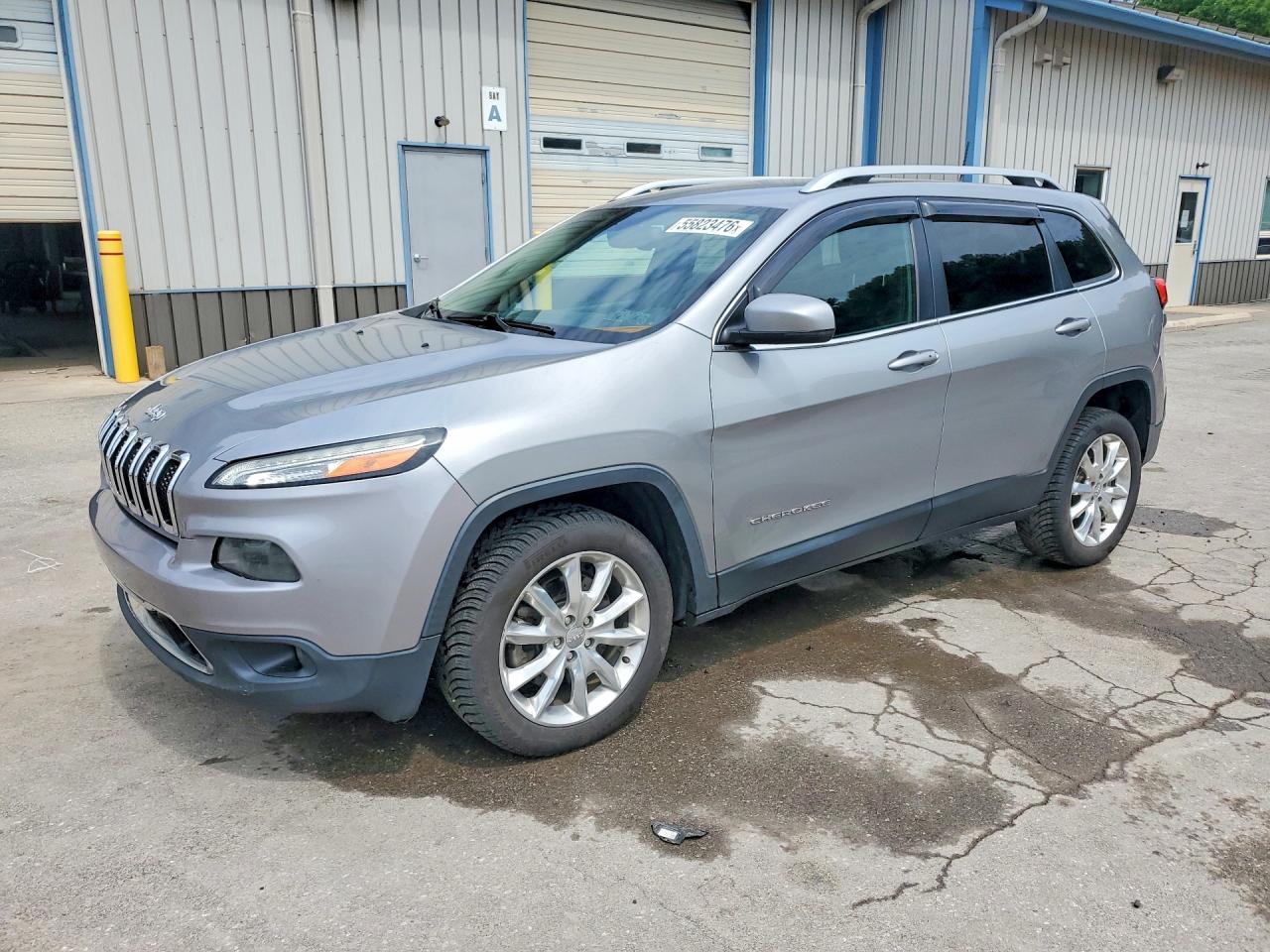 Salvage Jeep Cherokee Image