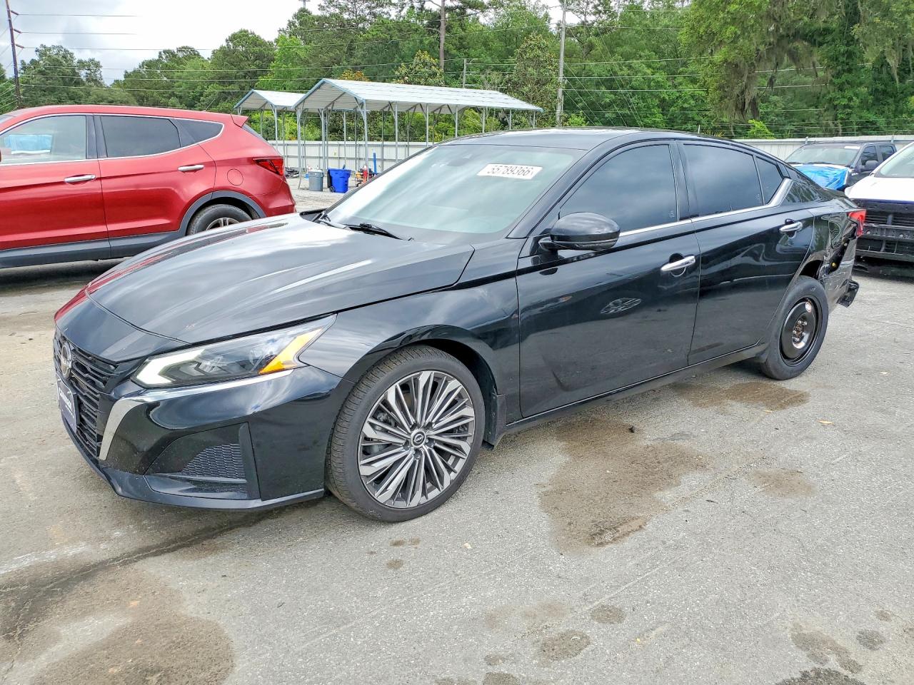 Salvage Nissan Altima Image