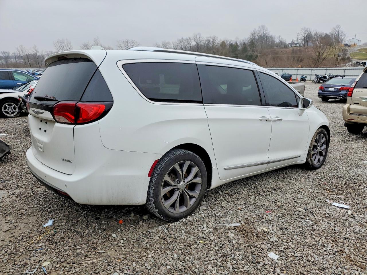 Chrysler Pacifica Limited