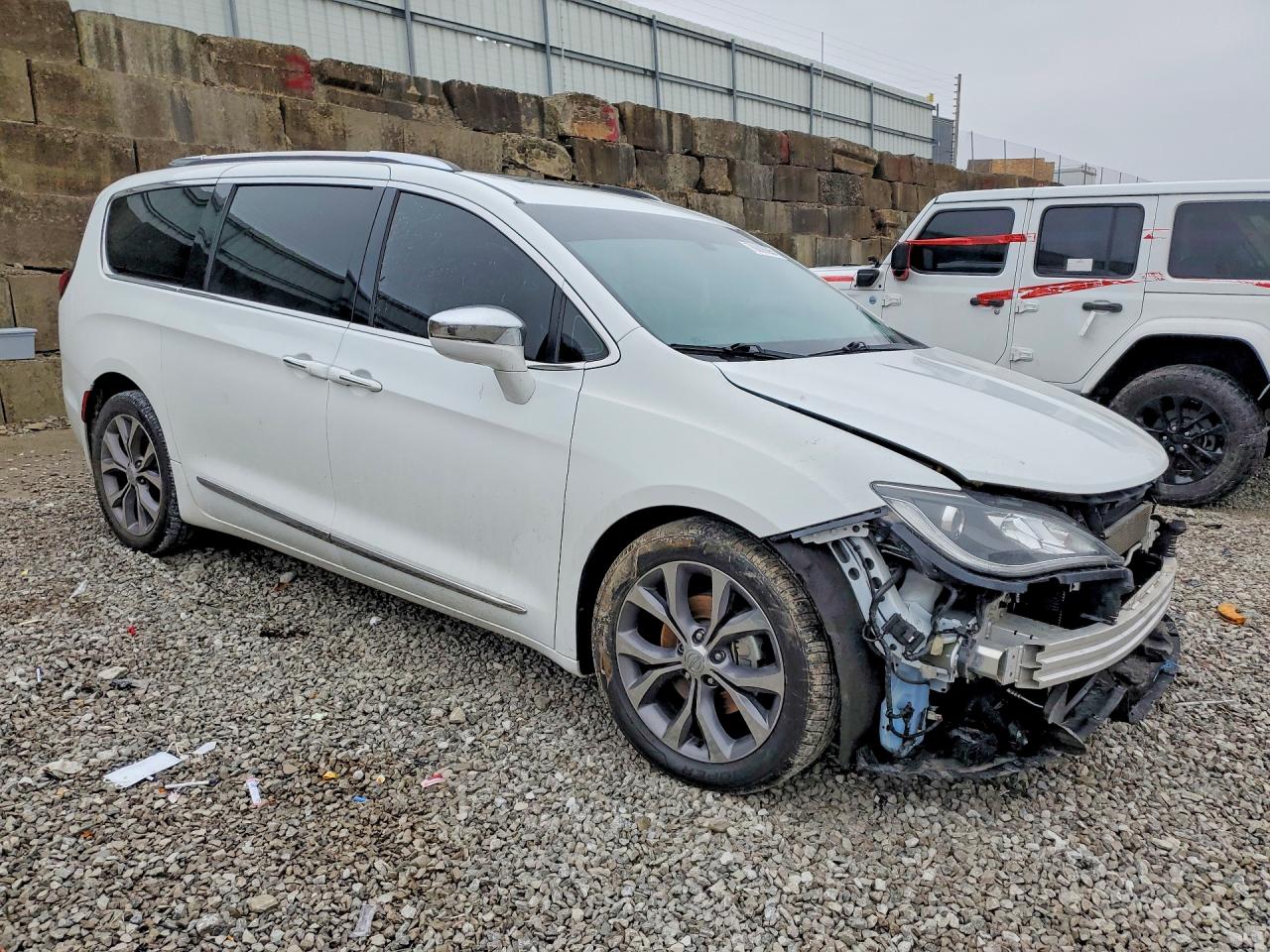 Chrysler Pacifica Limited