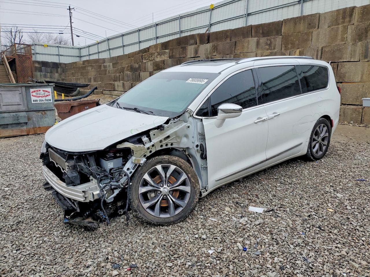Salvage Chrysler Pacifica Image