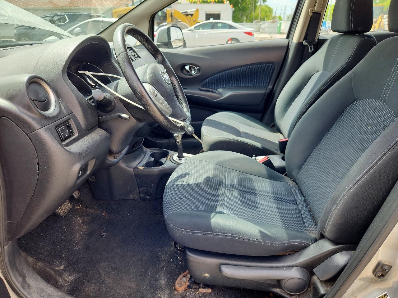 Nissan Versa S