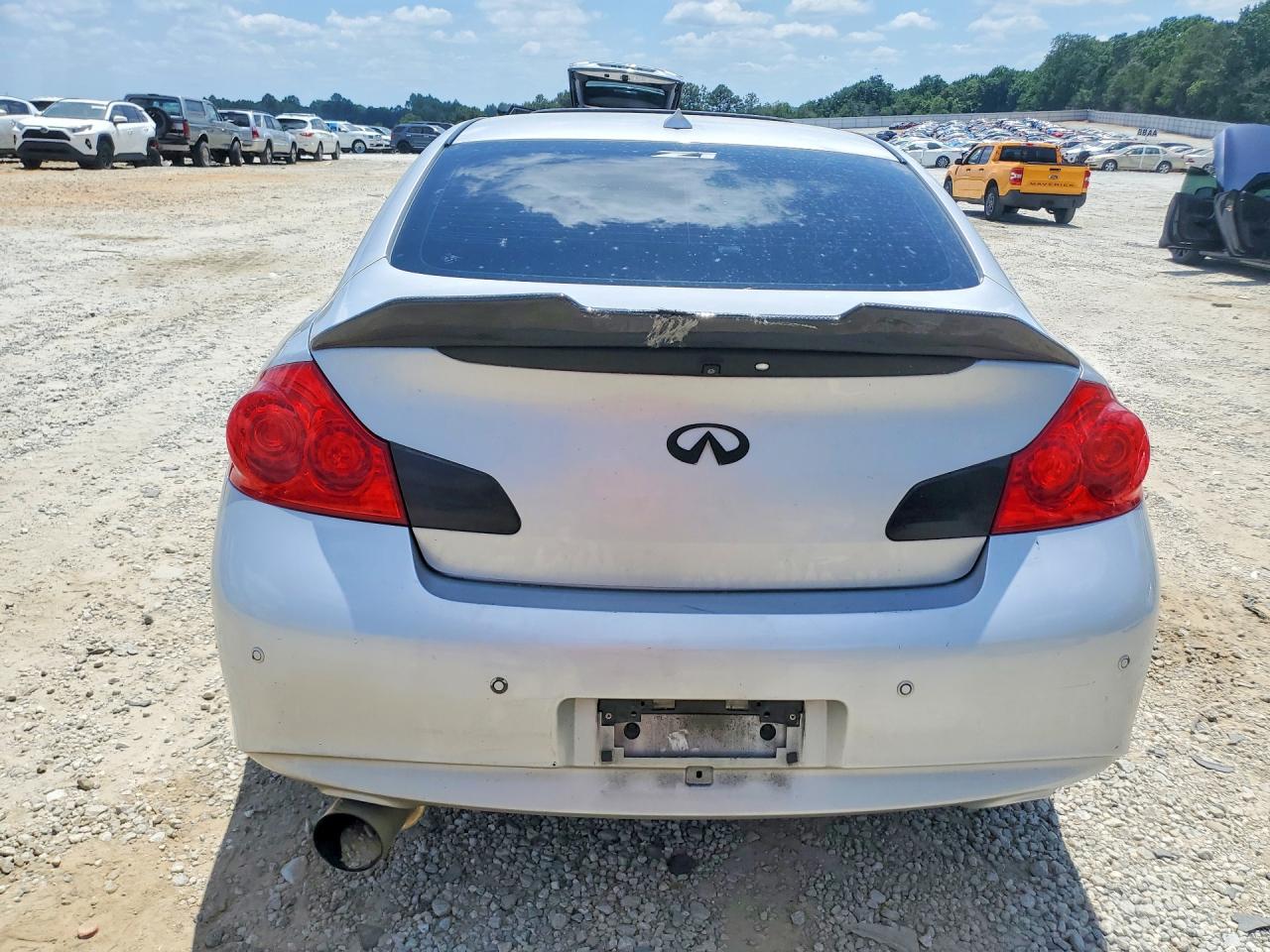 INFINITI G37 Journey