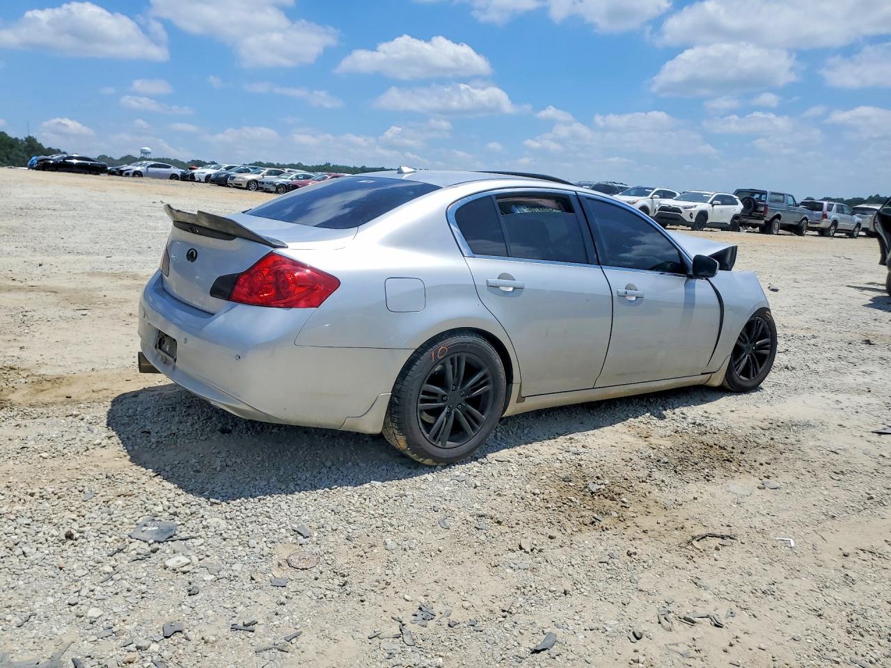 INFINITI G37 Journey