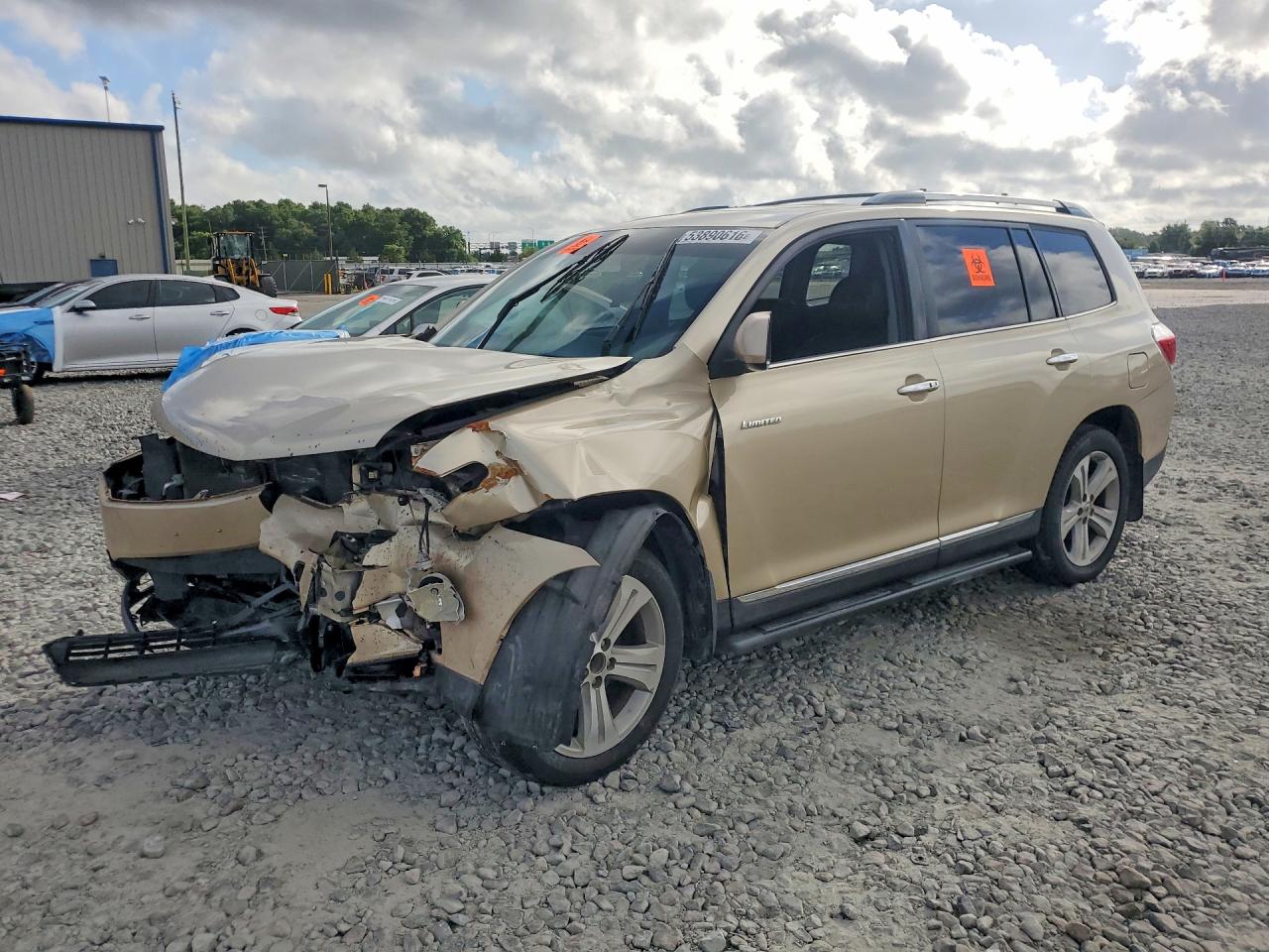 Salvage Toyota Highlander Image