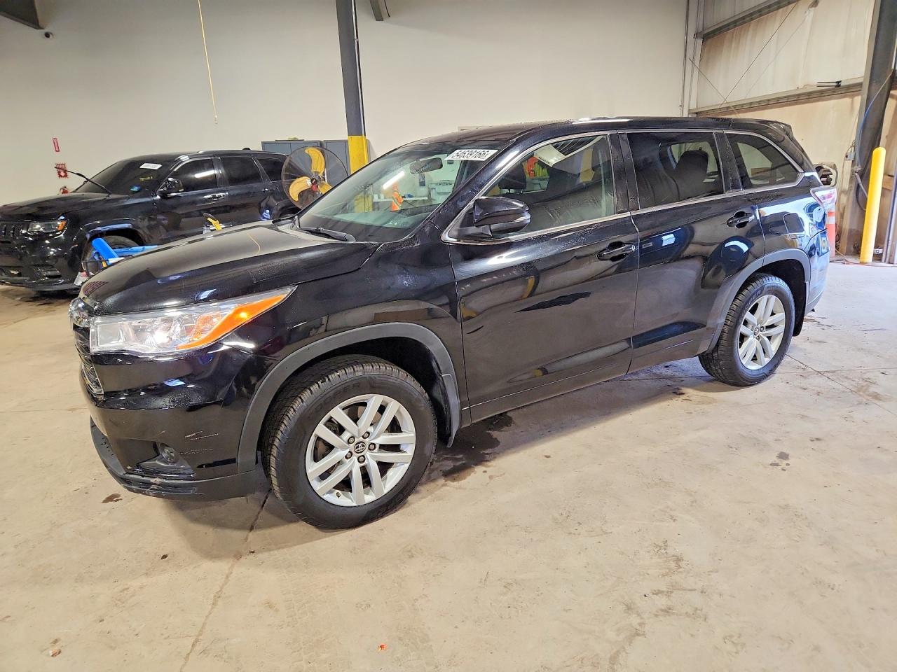 Salvage Toyota Highlander Image