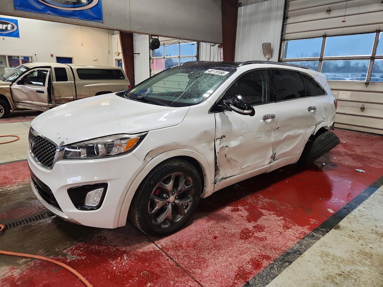Salvage Kia Sorento Image