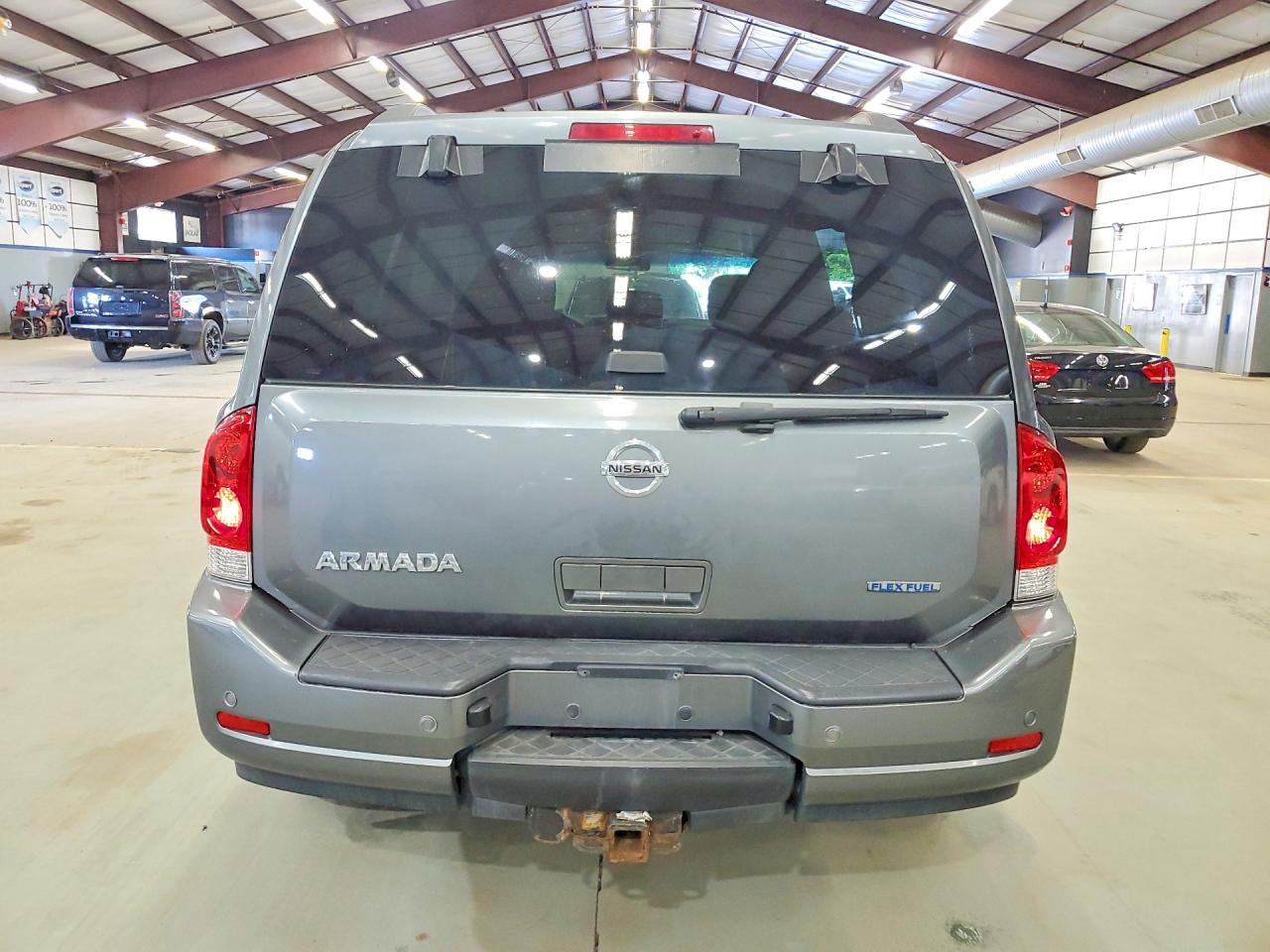Nissan Armada Sv