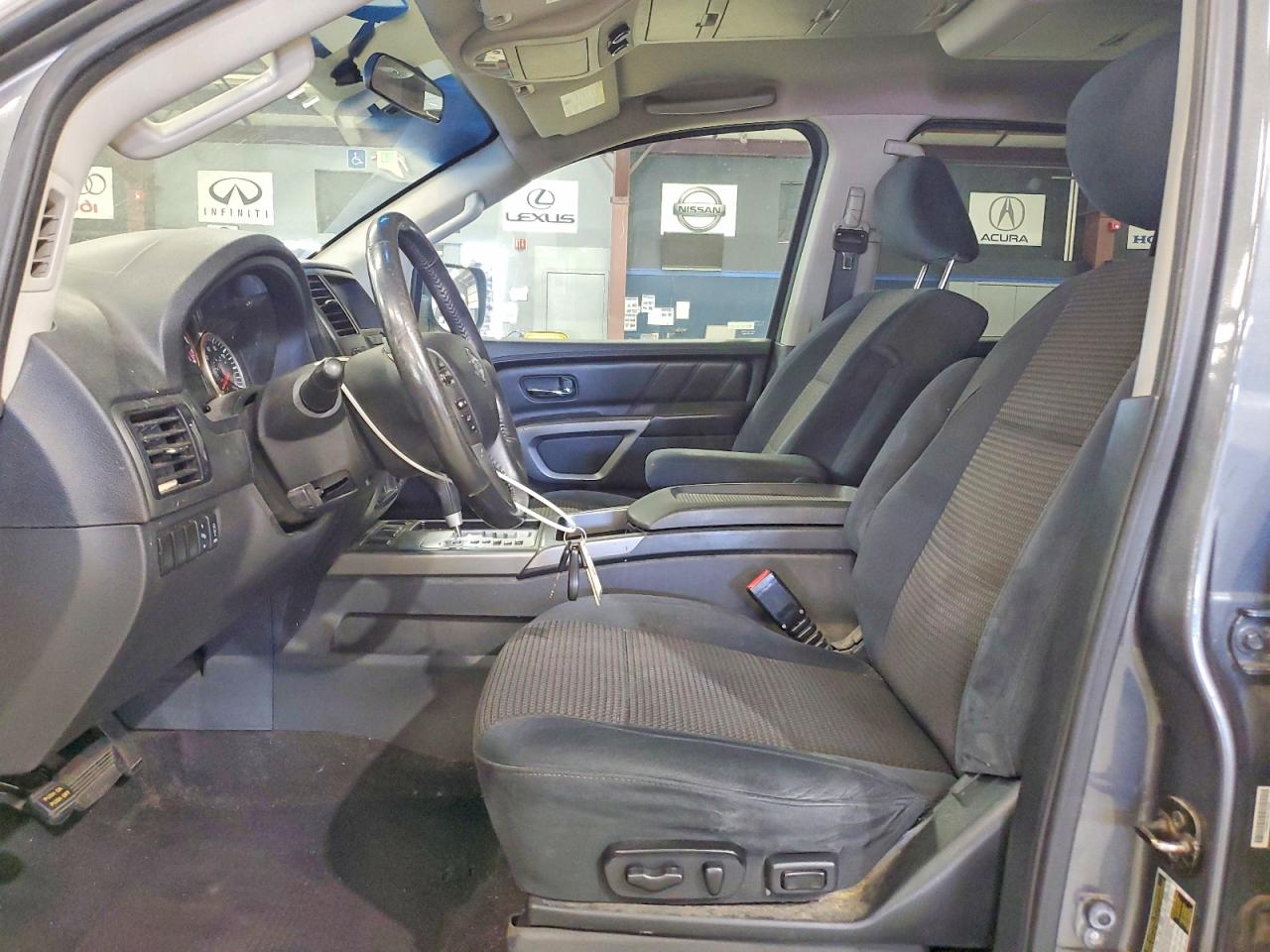 Nissan Armada Sv
