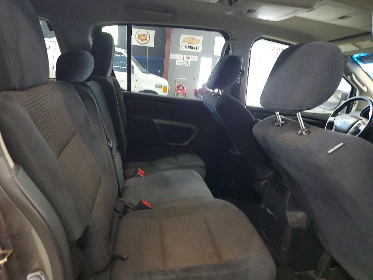 Nissan Armada Sv