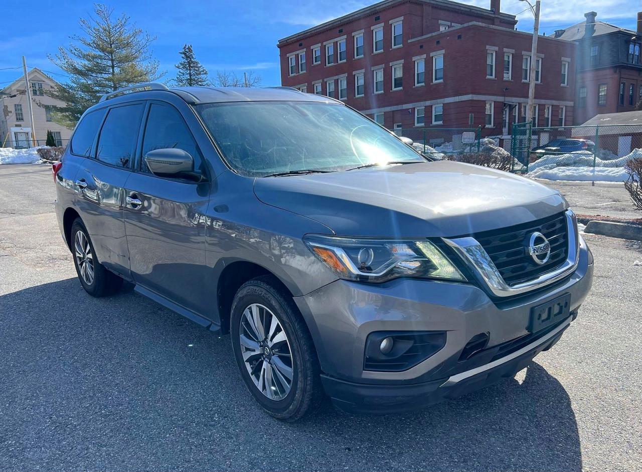 Salvage Nissan Pathfinder Image