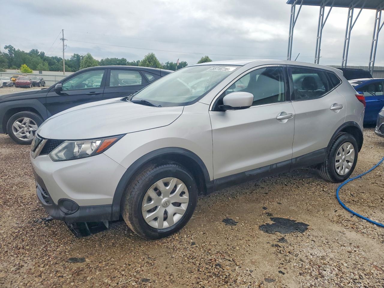 Salvage Nissan Rogue Image