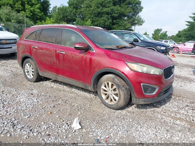 Salvage Kia Sorento Image