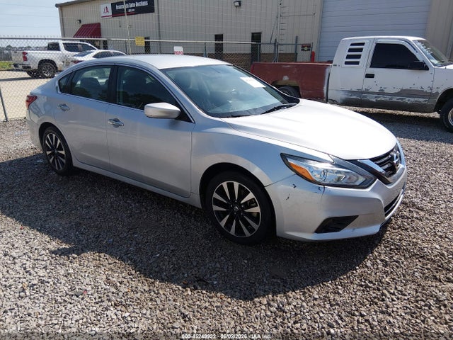 Salvage Nissan Altima Image