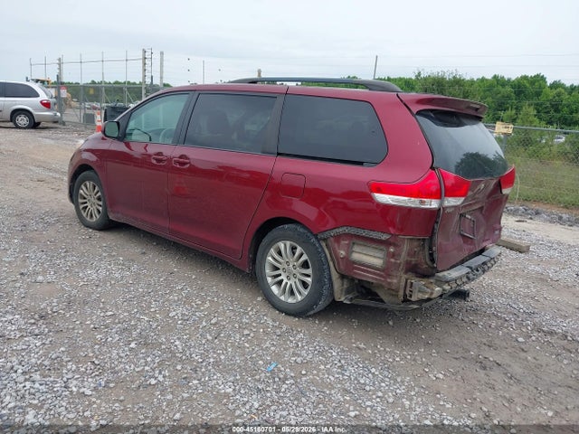 Toyota Sienna Xle V6 8 Passenger