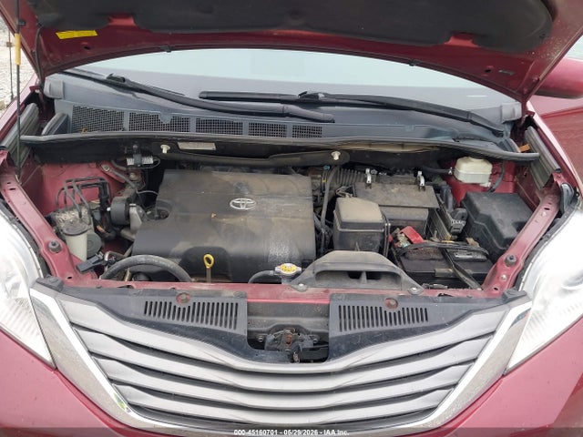 Toyota Sienna Xle V6 8 Passenger