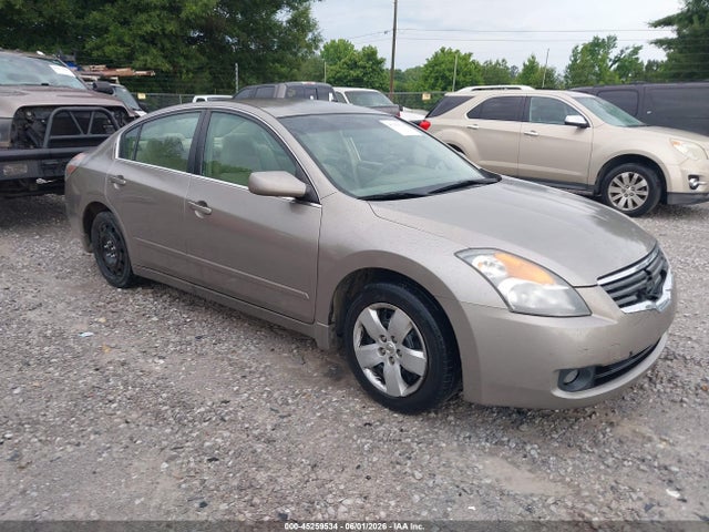 Salvage Nissan Altima Image