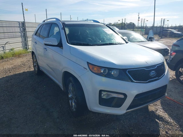 Salvage Kia Sorento Image