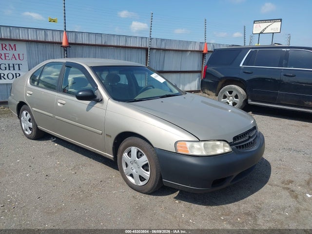 Salvage Nissan Altima Image
