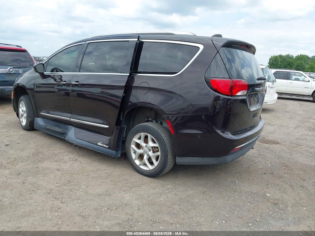 Chrysler Pacifica Touring-l Plus