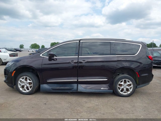 Chrysler Pacifica Touring-l Plus