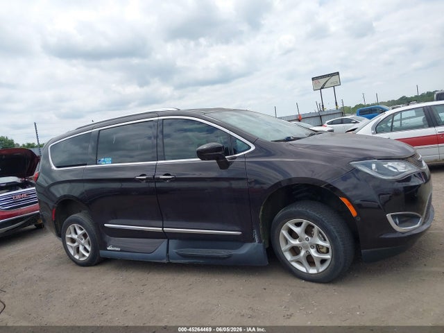 Chrysler Pacifica Touring-l Plus