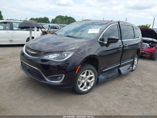 Chrysler Pacifica Touring-l Plus