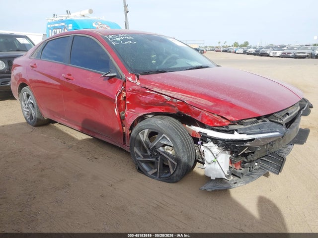 Salvage Hyundai ELANTRA Image